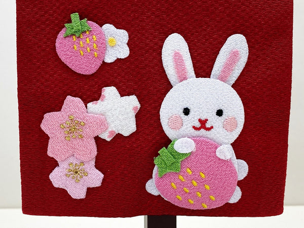 Bandera de nombre (Conejo, fresas y Sakura) 名前旗（小）苺うさぎ　押し絵　桃糸刺繍